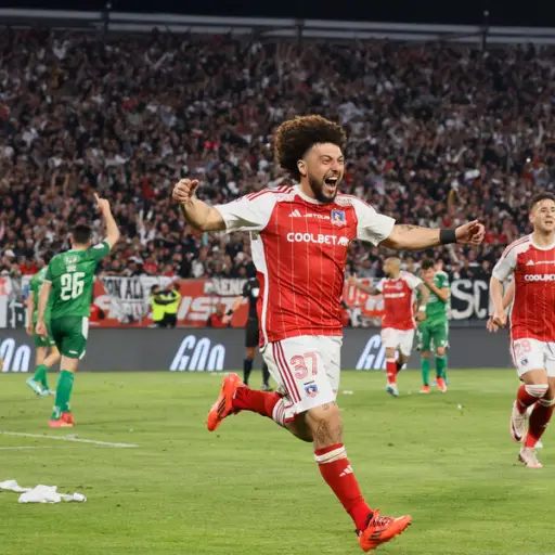 El jugador de Colo Colo Maximiliano Falcon celebra