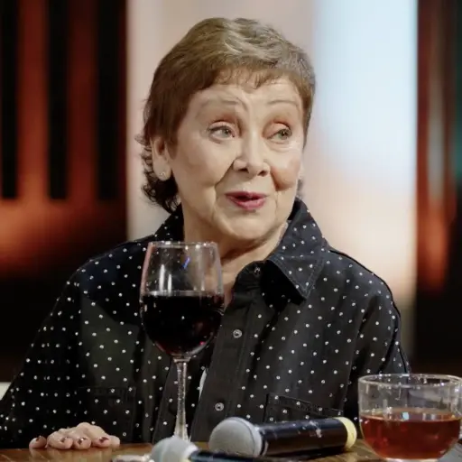 Gloria Benavides ,TV+