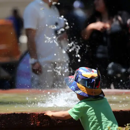 Calor y altas temperaturas en Santiago ,Aton
