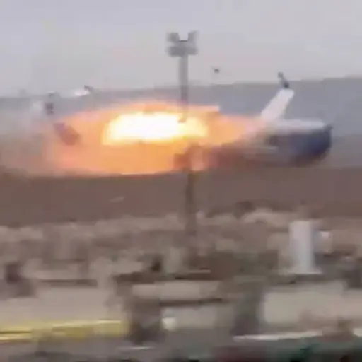 Avión de Azerbaijan Airlines golpeado por misil