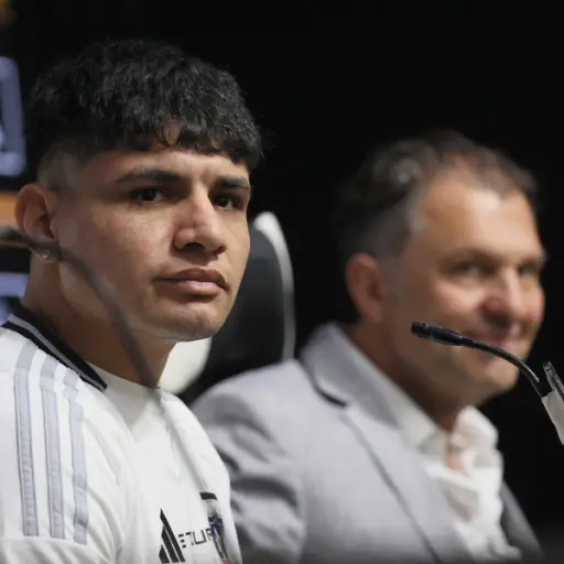 El nuevo refuerzo de Colo Colo, Claudio Aquino, es presentado en conferencia de prensa en el estadio Monumental junto a Aníbal Mosa ,Photosport