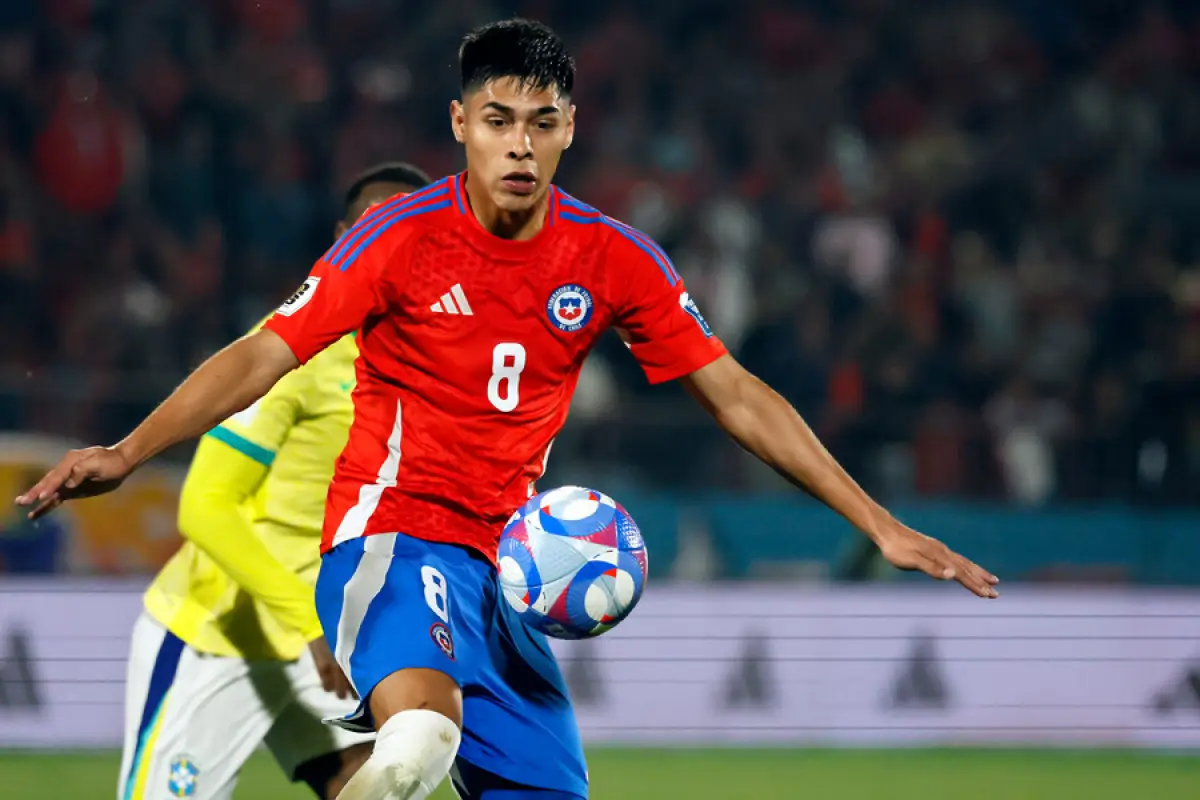 Darío Osorio jugando por la Selección Chilena, Aton Chile