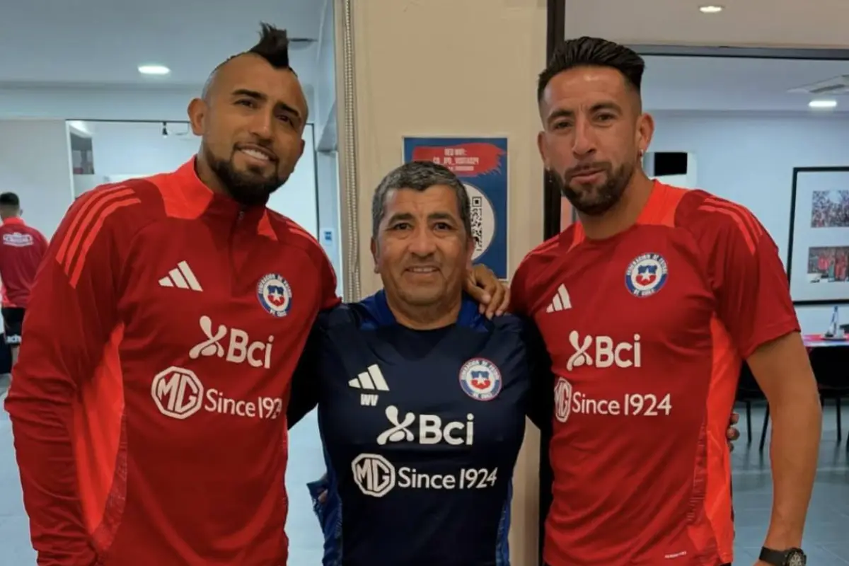 Wilson Vásquez junto a Isla y Vidal