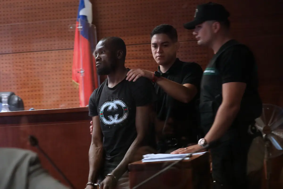 Formalización de una persona de nacionalidad haitiano por destrozos en el Aeropuerto., Aton